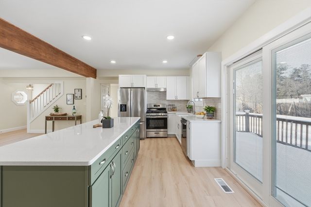 9 Pinegrove, Billerica, MA 01821