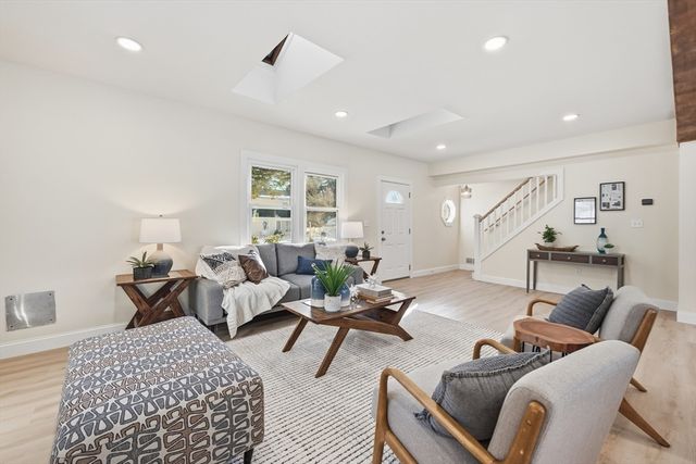 9 Pinegrove, Billerica, MA 01821