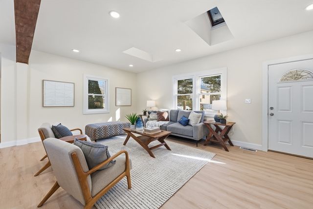 9 Pinegrove, Billerica, MA 01821