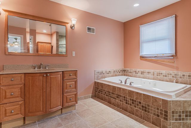 26815 W Nippersink Road, Ingleside, IL 60041