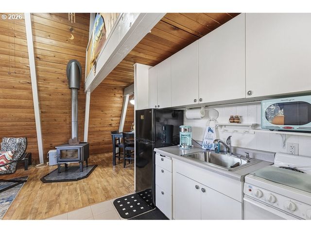 5980 EL MAR Ave, Lincoln City, OR 97367