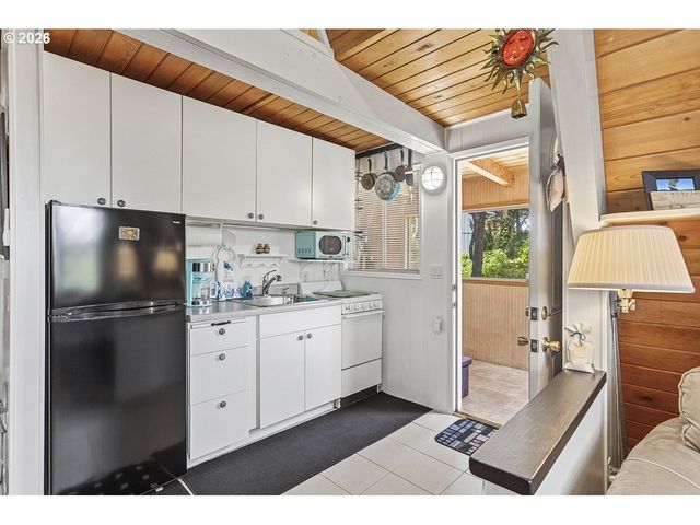 5980 EL MAR Ave, Lincoln City, OR 97367