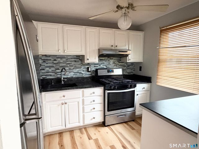 142 East Gate Lane 142, Hamden, CT 06514