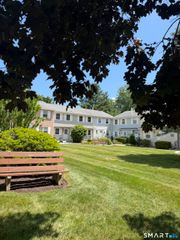 142 East Gate Lane 142, Hamden, CT 06514