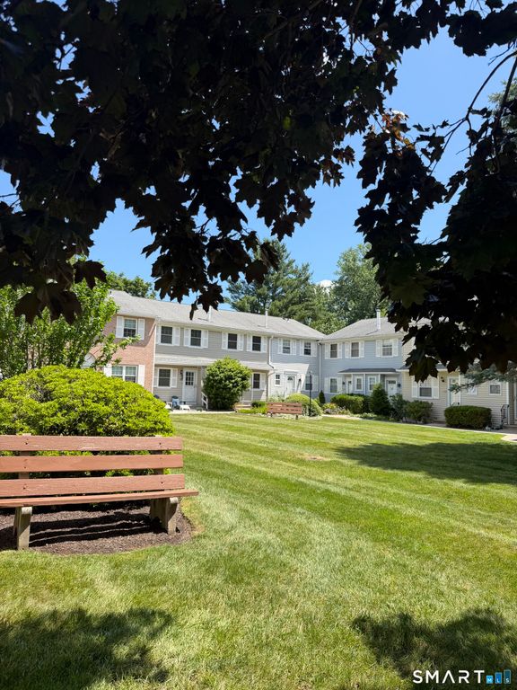 142 East Gate Lane 142, Hamden, CT 06514