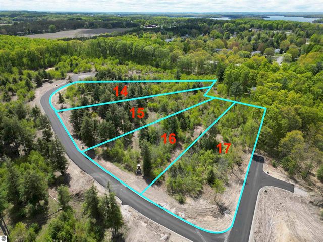 8903 Hemlock Hill Drive, Traverse City, MI 49685