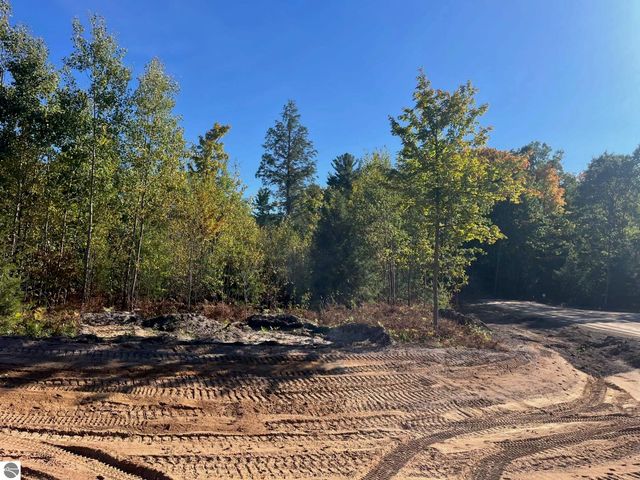 8903 Hemlock Hill Drive, Traverse City, MI 49685