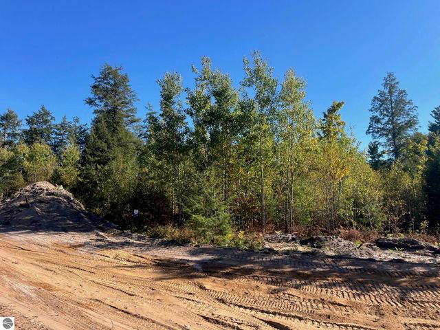 8903 Hemlock Hill Drive, Traverse City, MI 49685