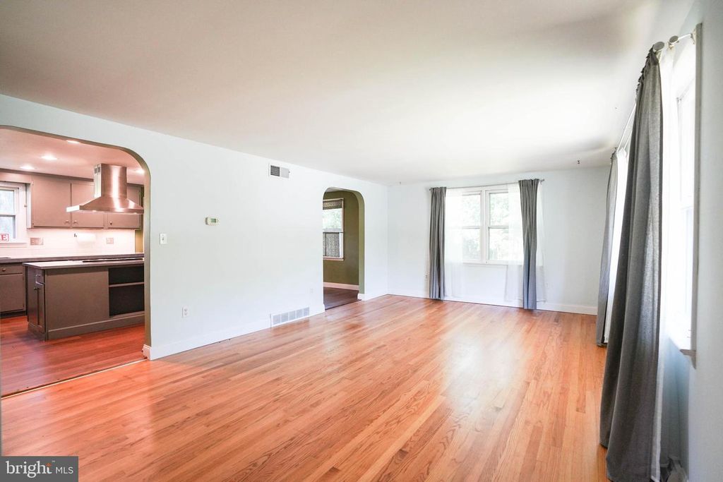 105 MAYFIELD DR, Lititz, PA 17543