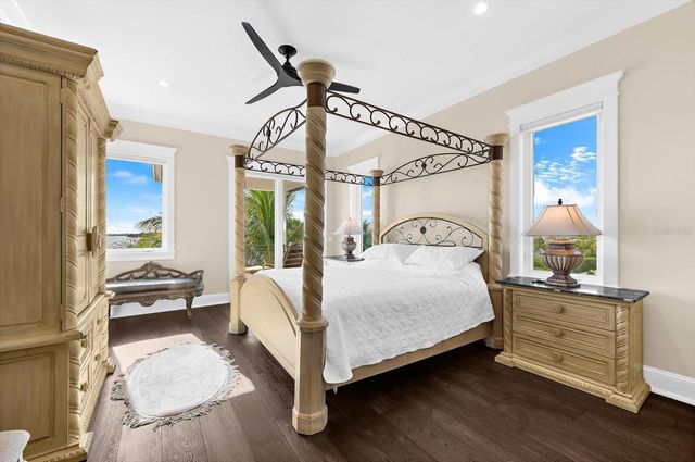 511 BAYVIEW DRIVE, Holmes Beach, FL 34217