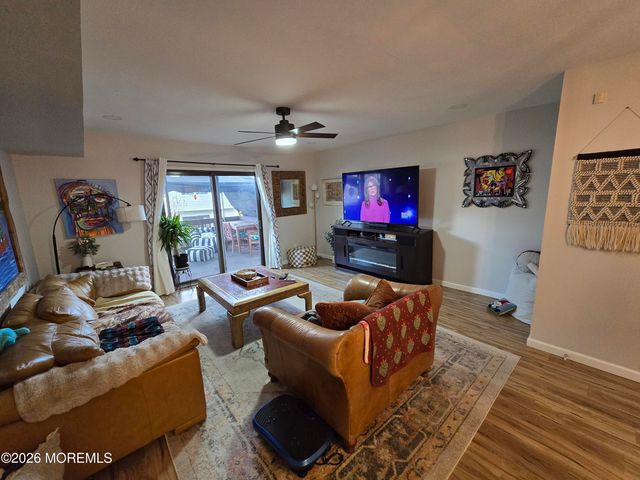 51 Queens Way, Englishtown, NJ 07726