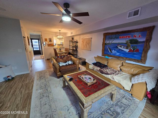 51 Queens Way, Englishtown, NJ 07726