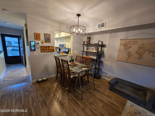 51 Queens Way, Englishtown, NJ 07726