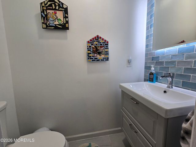 51 Queens Way, Englishtown, NJ 07726