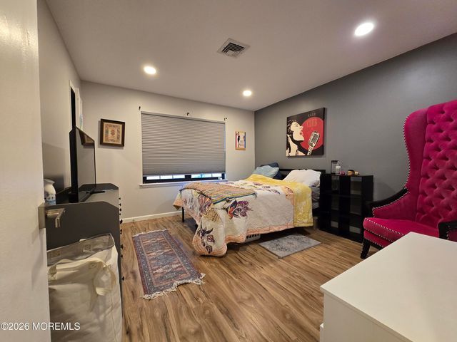 51 Queens Way, Englishtown, NJ 07726