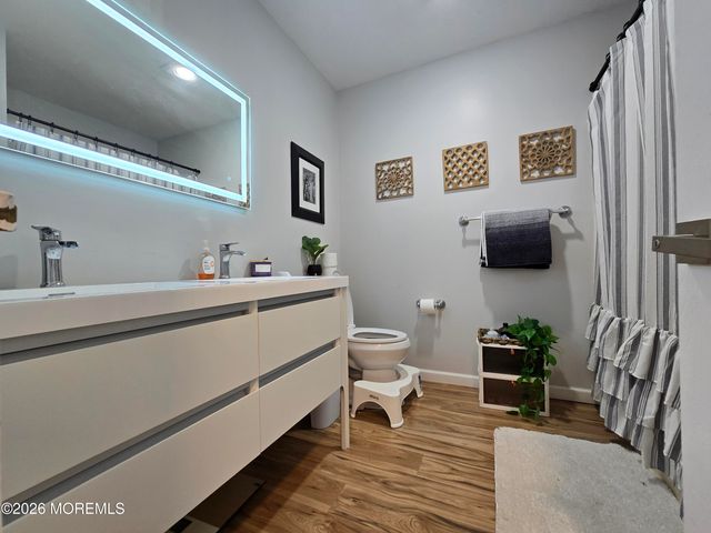 51 Queens Way, Englishtown, NJ 07726