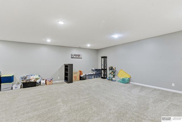 8502 S 169th Street, Omaha, NE 68136