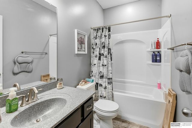 8502 S 169th Street, Omaha, NE 68136