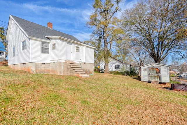 22 S Main St, Duncan, SC 29334