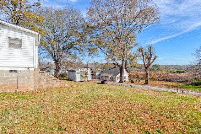 22 S Main St, Duncan, SC 29334