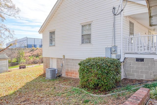 22 S Main St, Duncan, SC 29334