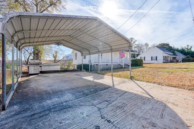 22 S Main St, Duncan, SC 29334