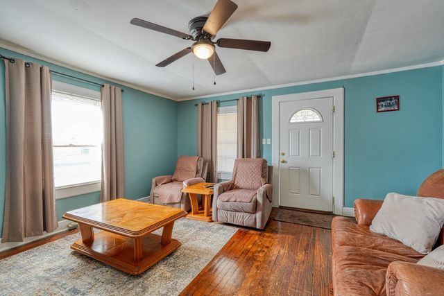 22 S Main St, Duncan, SC 29334