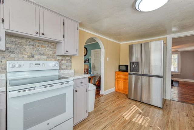 22 S Main St, Duncan, SC 29334