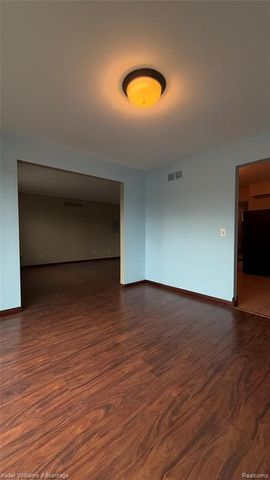 27689 W Echo Valley, Farmington Hills, MI 48334