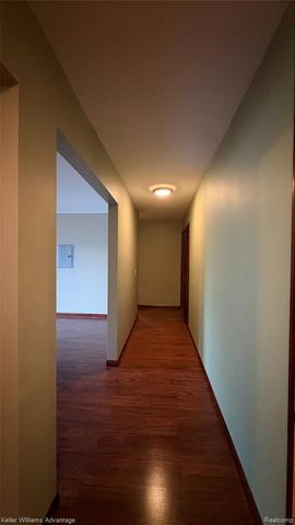 27689 W Echo Valley, Farmington Hills, MI 48334