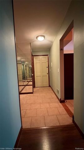 27689 W Echo Valley, Farmington Hills, MI 48334