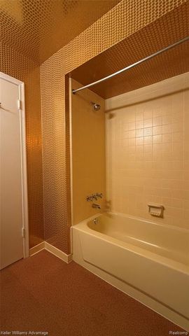27689 W Echo Valley, Farmington Hills, MI 48334