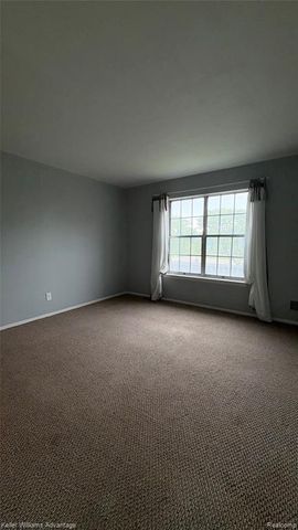 27689 W Echo Valley, Farmington Hills, MI 48334