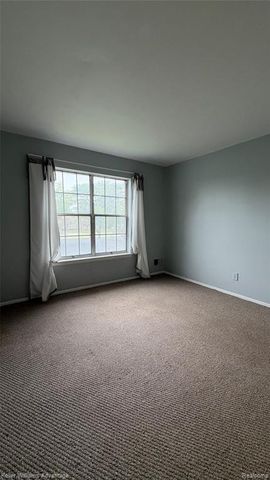27689 W Echo Valley, Farmington Hills, MI 48334