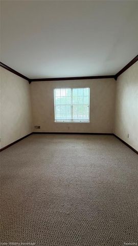 27689 W Echo Valley, Farmington Hills, MI 48334