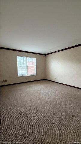 27689 W Echo Valley, Farmington Hills, MI 48334