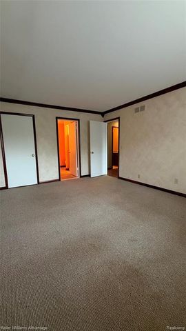 27689 W Echo Valley, Farmington Hills, MI 48334