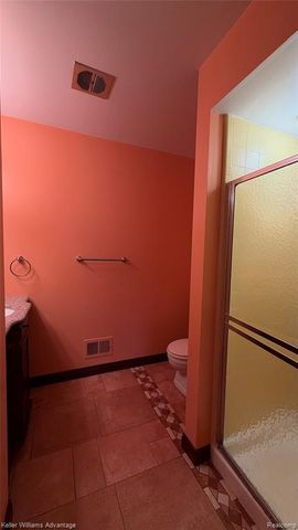 27689 W Echo Valley, Farmington Hills, MI 48334