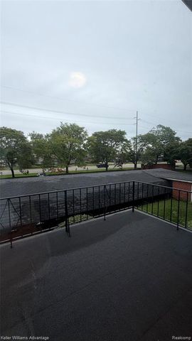 27689 W Echo Valley, Farmington Hills, MI 48334