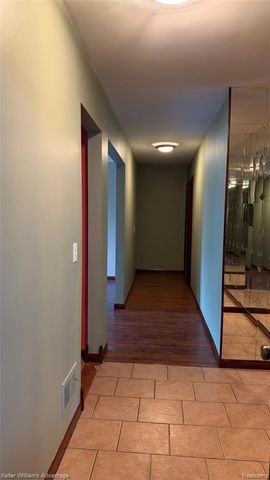 27689 W Echo Valley, Farmington Hills, MI 48334