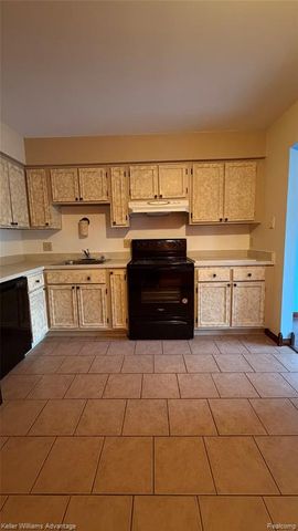 27689 W Echo Valley, Farmington Hills, MI 48334