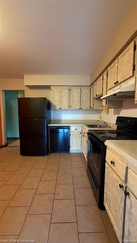 27689 W Echo Valley, Farmington Hills, MI 48334