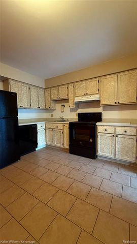 27689 W Echo Valley, Farmington Hills, MI 48334