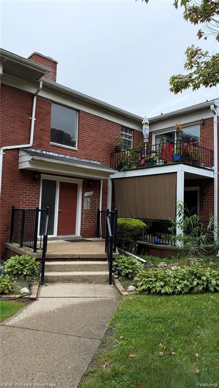 27689 W Echo Valley, Farmington Hills, MI 48334