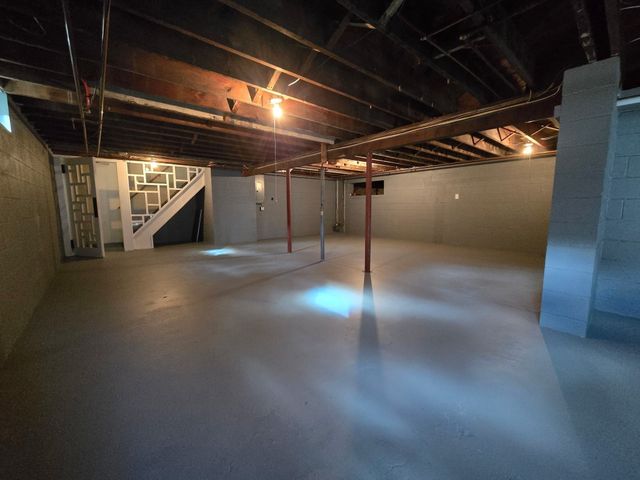 84 Greenwich Rd, Ware, MA 01082