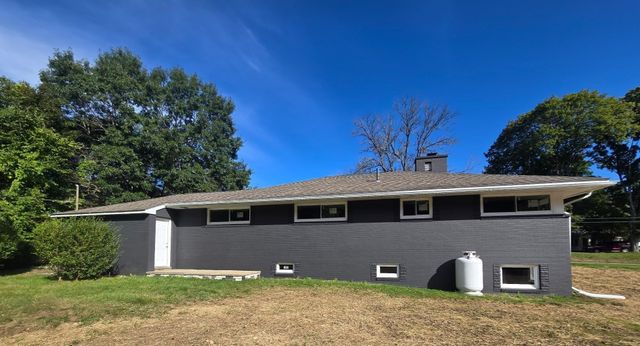 84 Greenwich Rd, Ware, MA 01082