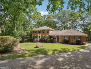 5027 Castlewood Drive SW, Lilburn, GA 30047