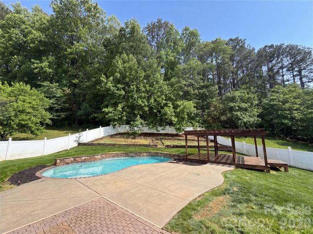 8702 Bell Song Lane, Huntersville, NC 28078