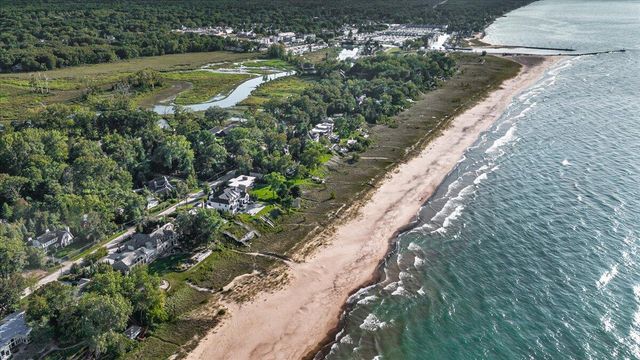 11754 Marquette Drive, New Buffalo, MI 49117