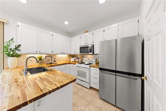 2 Tradition Pl, Irvine, CA 92602